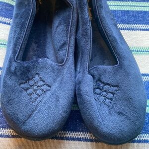 Dear foam, velour slippers new without tags
